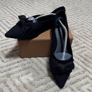Tahari Montserrat Pointed Toe Flat -Size 8.5